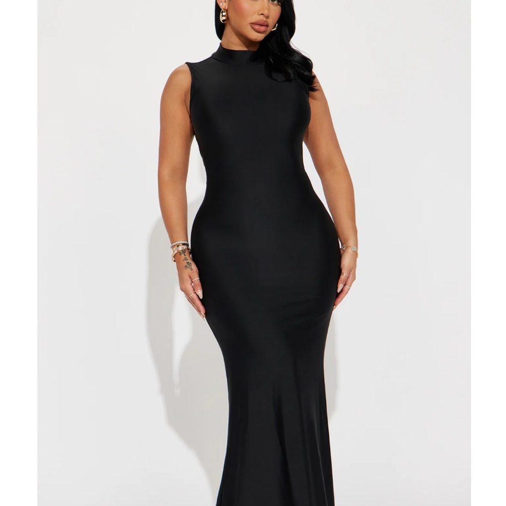 Fashion Nova Black Sleeveless Maxi Dress